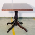 Стол квадратный с деревянной столешницей